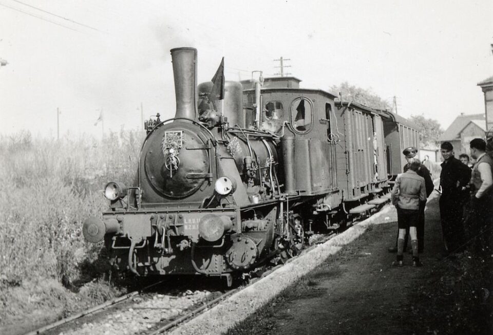 Die letzte Fahrt der Butzbach-Licher-Eisenbahn (BLE) vom Bahnhof Grünberg Süd am 4. Oktober 1953 (Foto: W. Biedenkopf, Sammlung A. Christopher)