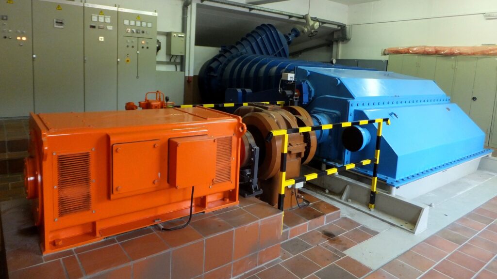 Mit der Wasserkraft der Aartal-Sperre wird durch eine Turbine Strom erzeugt, der direkt in Netz gespeist wird. Foto: Lahn-Dill-Kreis